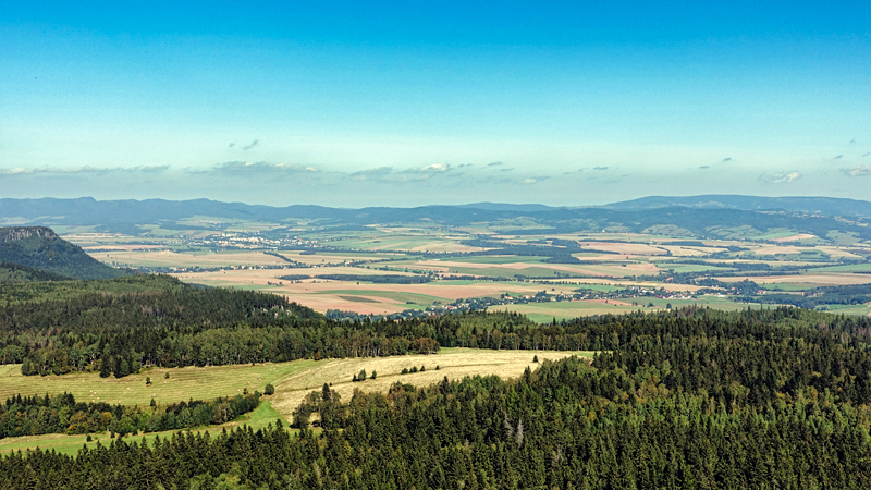 20200911_122528_malafatra_broumovsko_2020.jpg - Blick vom Groen Heuscheuer nach Bozanov