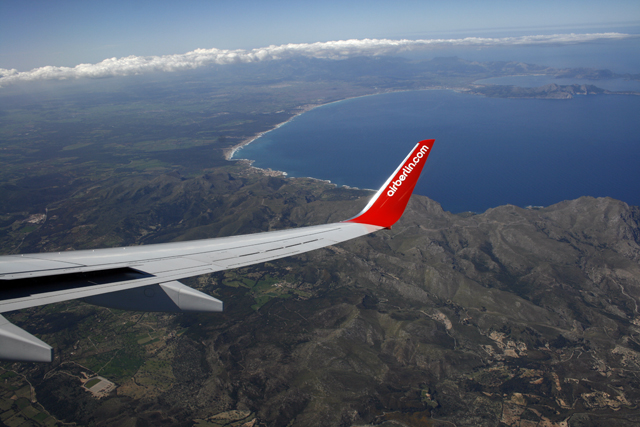 2011-03-19_14-14-38_mallorca_2011.jpg - Anflug auf Mallorca - im Hintergrund rechts Cabo de Formentor