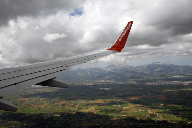 2011-03-19_14-21-09_mallorca_2011.jpg - Anflug auf Mallorca - die Berge des Tramuntana