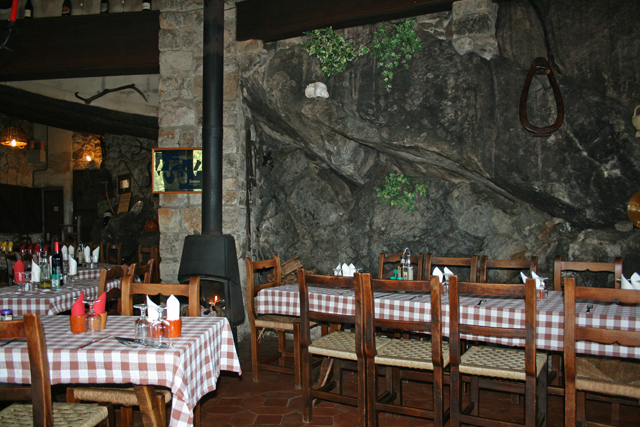 2011-03-22_13-19-01_mallorca_2011.jpg - Restaurant dEscorca (Ausgangspunkt Wanderung Torrent de Pareis an der C710)