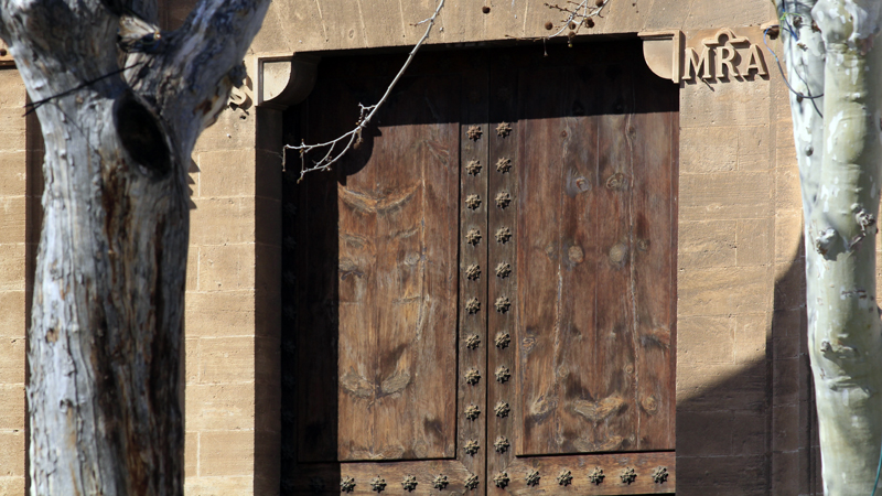 2018-02-24_14-21-10_mallorca-2018.jpg - Pollenca Eingangstr zur Kirche Mare de Deu del Roser