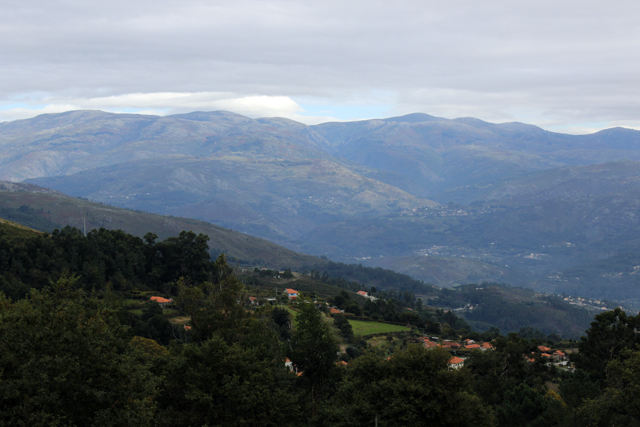 2012-10-21_14-48-18_portugal2012.jpg - Blick zur Serra da Peneda