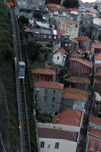 2012-10-22_19-45-16_portugal2012.jpg - Porto - Standseilbahn Funicular dos Guindais