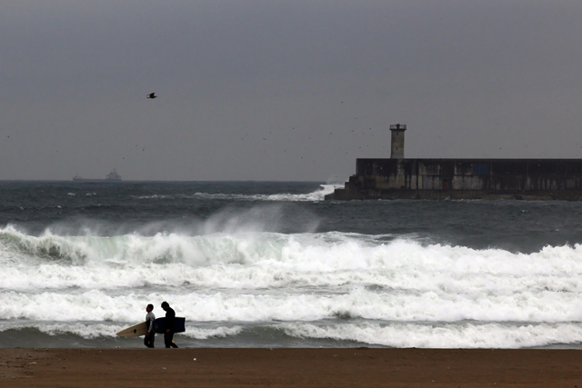 2012-10-24_12-29-50_portugal2012_filtered.jpg - Porto - strmischer Atlantik 
