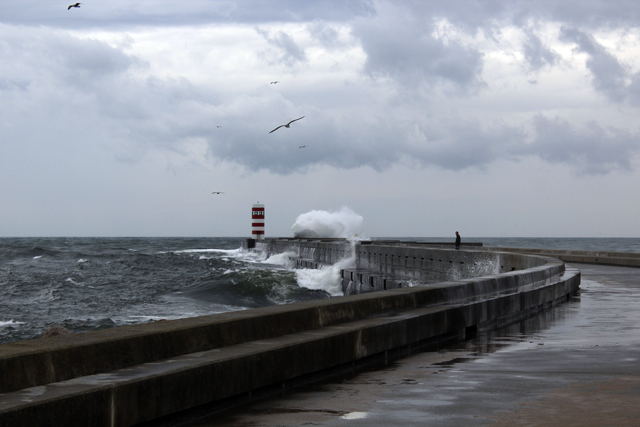 2012-10-24_13-21-03_portugal2012.jpg - Porto - strmischer Atlantik 