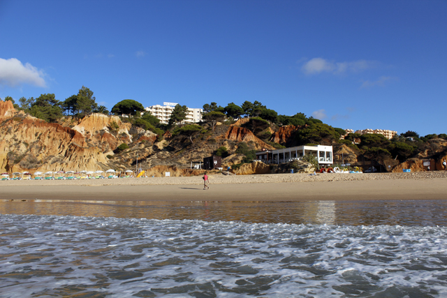 2012-10-12_10-25-57_portugal.jpg - Hausstrand des Hotels Porto Bay Falesia