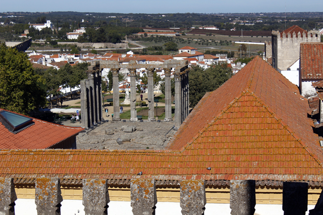 2012-10-13_12-33-14_portugal.jpg - Evora - Kloster mit Blick auf einen alten rmischen Tempel