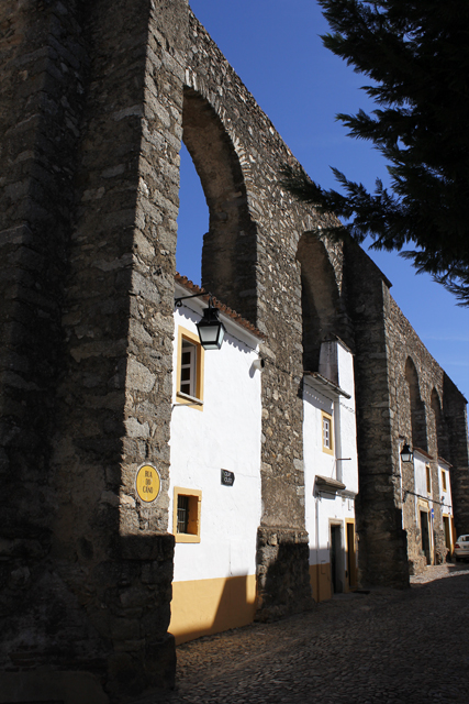 2012-10-13_14-27-26_portugal.jpg - Evora - Aqueduct