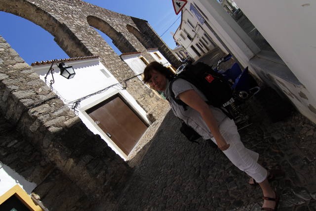 2012-10-13_14-29-19_portugal.jpg - Evora - Aqueduct