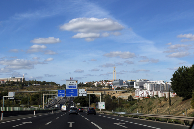2012-10-13_16-40-32_portugal.jpg - Lissabon - Anfahrt ber die A2 von Sden
