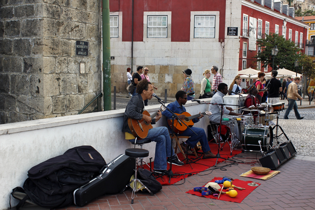 2012-10-14_17-32-54_portugal.jpg - Lissabon - Straenmusikanten