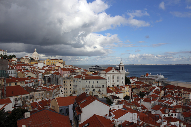 2012-10-14_17-33-27_portugal.jpg - Lissabon - Blik vom Mirador de Santa Luzia 