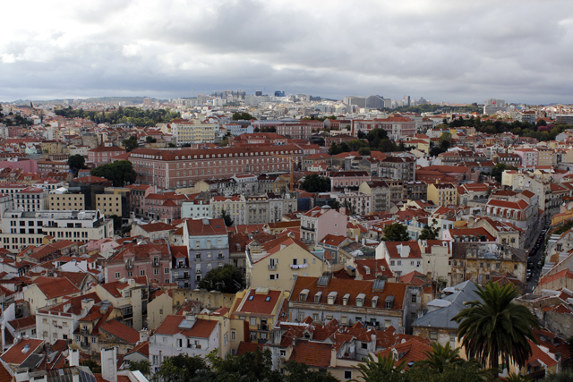 2012-10-14_17-47-36_portugal.jpg - Lissabon - Blick vom Mirador am Convento Nossa Senhora da Graca