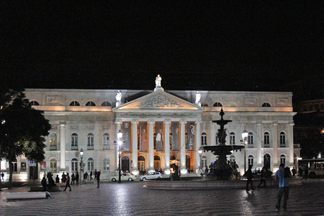 2012-10-16_21-18-03_portugal.jpg - Lissabon - Nationaltheater (Rossio)