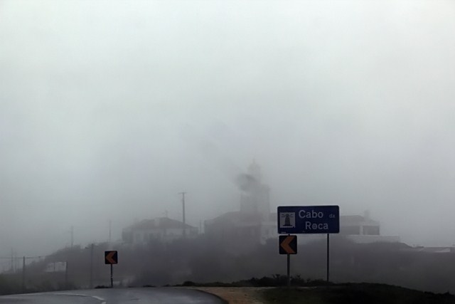 2012-10-17_12-02-48_portugal_filtered.jpg - Cabo da Roca - Nebel, Regen, Strum