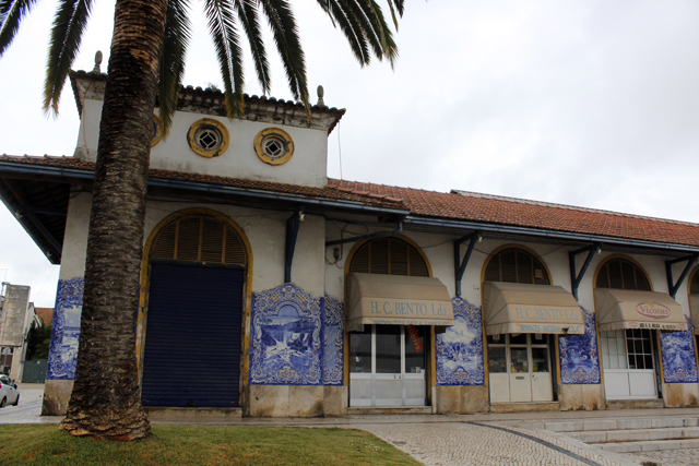 2012-10-17_15-35-27_portugal.jpg - Santarem - Markthalle