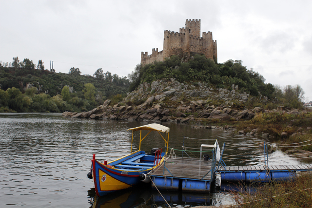 2012-10-17_16-56-21_portugal.jpg - Castelao de Almourrol am Rio Tejo