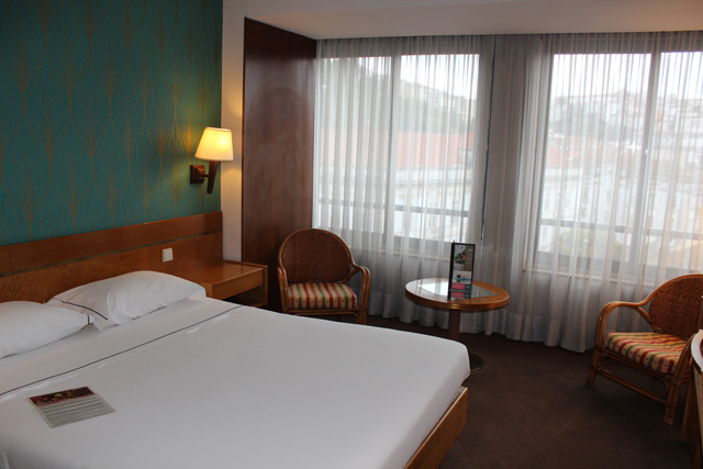 2012-10-18_18-15-00_portugal2012.jpg - Coimbra - unser Zimmer im Hotel Tivoli