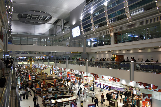 2008-09-27_22-00-44.jpg - Mitternachts im Flughafen Dubai