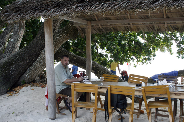 2008-09-29_11-26-52.jpg - Restaurant am Anse Lazio - sehr gute Fischgerichte