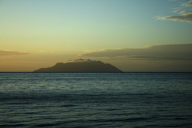 2008-10-04_16-03-35.jpg - Abendlicher Blick auf die Insel Silhouette
