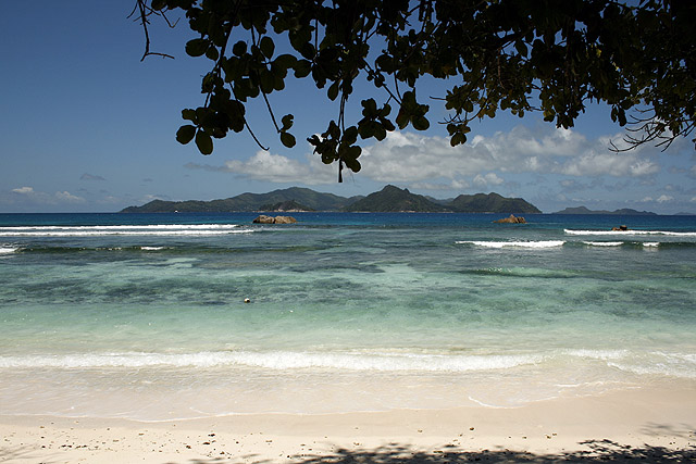 2008-10-11_10-01-53.jpg - La Digue - Blick nach Praslin