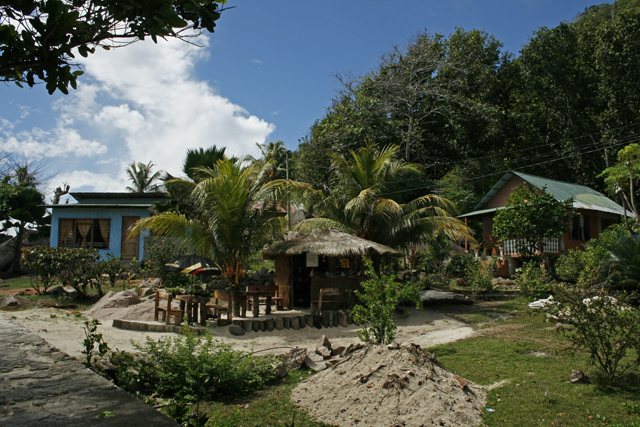 2008-10-14_07-54-59.jpg - Anse Banane Cottage