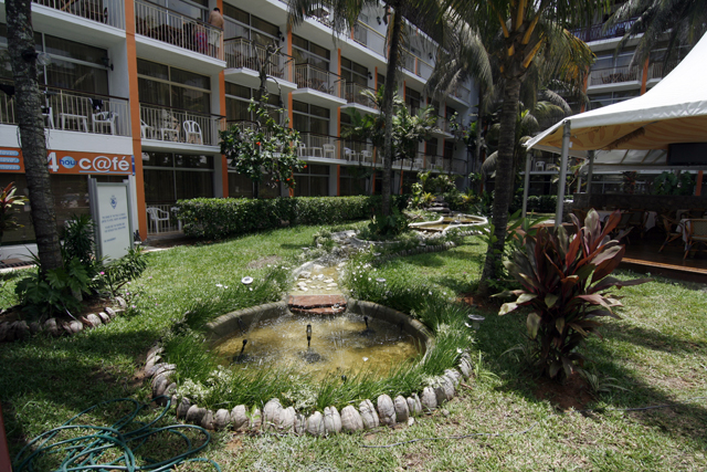 2008-10-15_09-57-13.jpg - Hotel Coral Strand - Beau Vallon Beach - Mahe