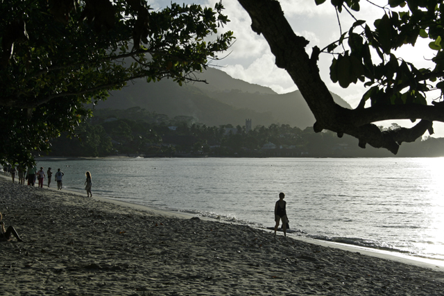 2008-10-15_15-28-55.jpg - Abends am Strand Beau Vallon Beach