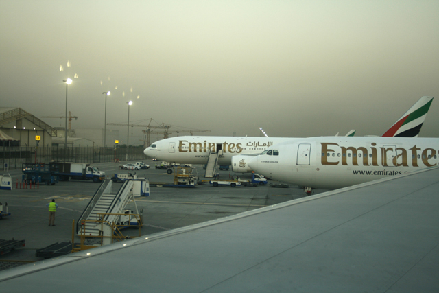 2008-10-19_04-23-04.jpg - Flughafen Dubai
