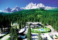 Campingplatz, im Hintergrund die Sextener Dolomiten
