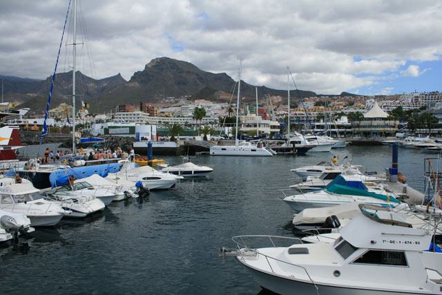 2007-12-30_14-41-16_teneriffa4.jpg - Im Hafen von Playa de Los Americas