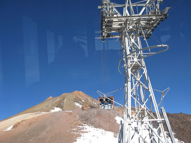 2007-12-31_12-19-08_teneriffa5.jpg - Die Bergstation ist nach 10 Minuten und 1400 Hhenmetern schnell erreicht