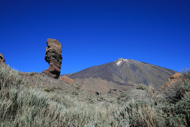 2007-12-31_13-10-02_teneriffa5.jpg - Der Roque Cinchado, das Wahrzeichen von Teneriffa, Ausgangspunkt fr eine schne Wanderung