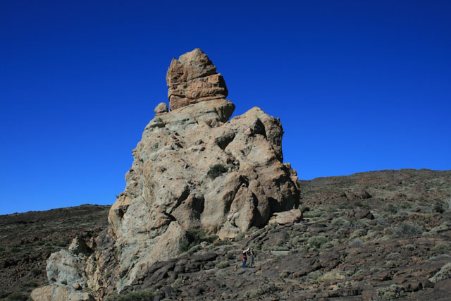 2007-12-31_13-37-22_teneriffa5.jpg - Bizarre Felsen an der Wegstrecke