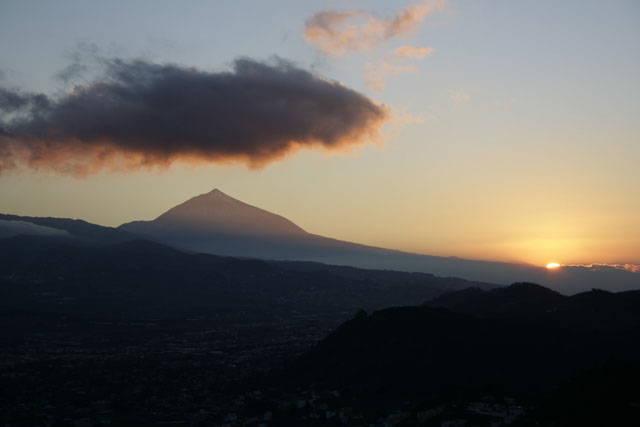 2008-01-01_20-08-31_teneriffa7.jpg - Sonnenuntergang mit Teide