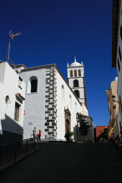 2008-01-02_14-51-50_teneriffa7.jpg - Typischer Kirchenbau