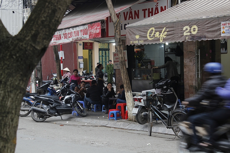 2014-03-17_08-15-21_vietnam2014.jpg - Hanoi - eine der unzhligen Garkchen