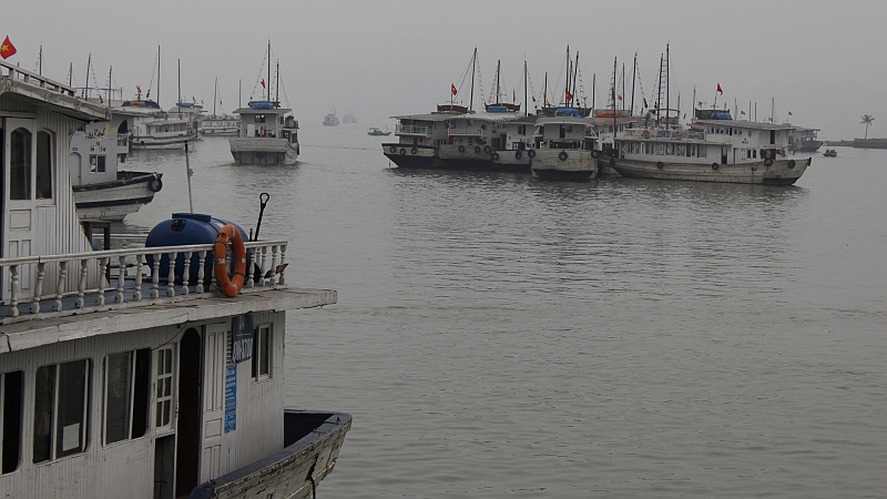 2014-03-17_12-45-45_vietnam2014.jpg - Am Hafen von Ha Long