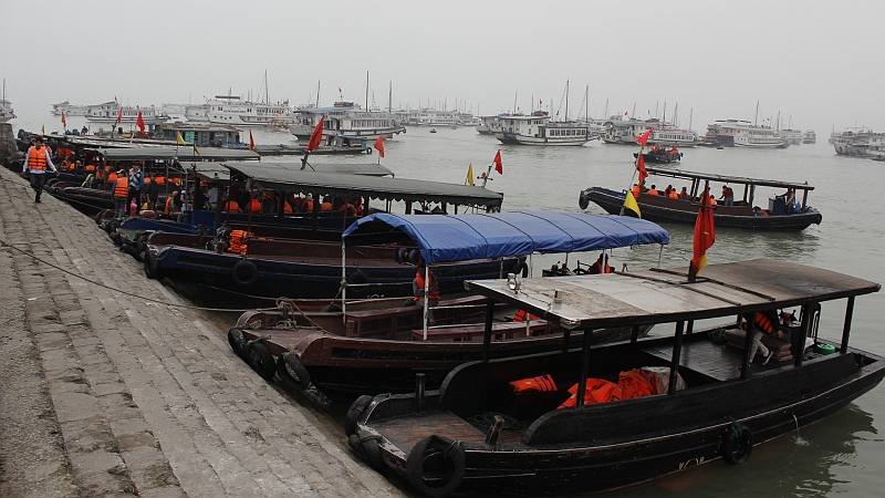 2014-03-17_12-56-13_vietnam2014.jpg - Am Hafen von Ha Long