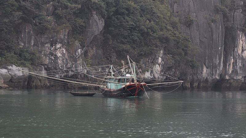 2014-03-17_14-27-21_vietnam2014.jpg - Auf Tour durch die Felsenwelt