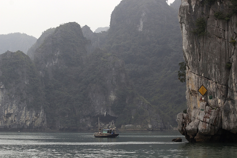 2014-03-17_14-28-00_vietnam2014.jpg - Auf Tour durch die Felsenwelt