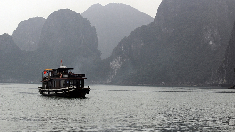 2014-03-17_14-29-14_vietnam2014.jpg - Auf Tour durch die Felsenwelt