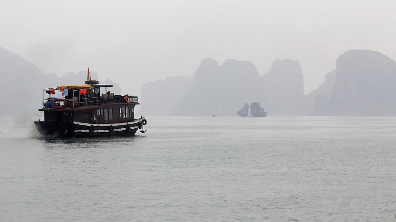 2014-03-17_14-30-37_vietnam2014.jpg - Auf Tour durch die Felsenwelt