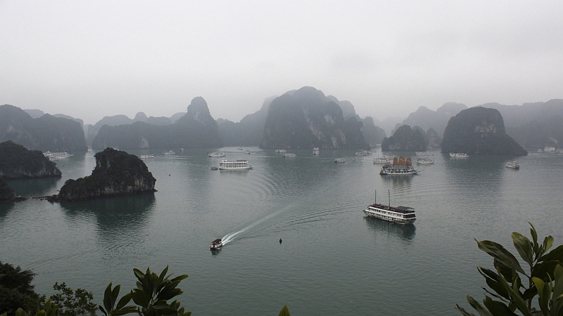 2014-03-17_15-42-38_vietnam2014.jpg - Blick vom Tito-Felsen