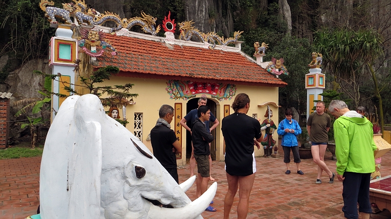 2014-03-18_10-20-38_vietnam2014.jpg - Kleiner Tempel