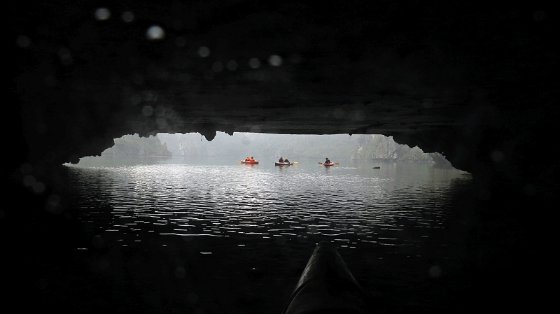 2014-03-18_11-24-46_vietnam2014.jpg - Paddeln zum See der 4 Tunnel