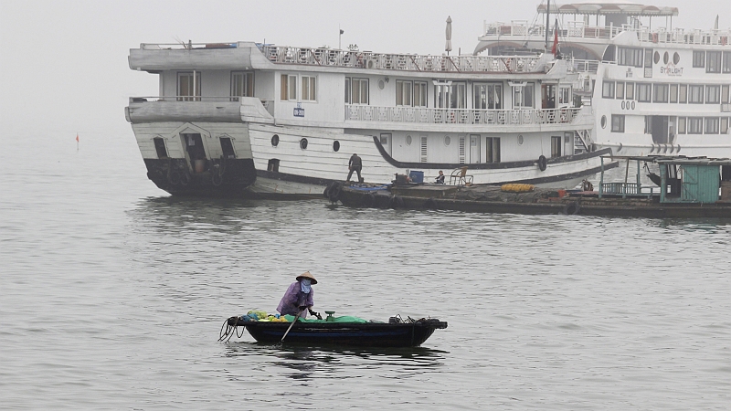 2014-03-19_11-52-54_vietnam2014.jpg - Im Hafen von Ha Long