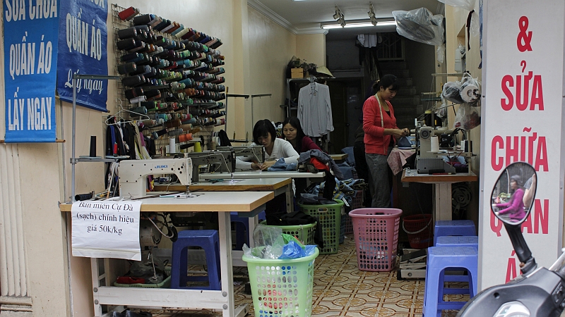 2014-03-20_10-10-56_vietnam2014.jpg - Fleiige Nherinnen