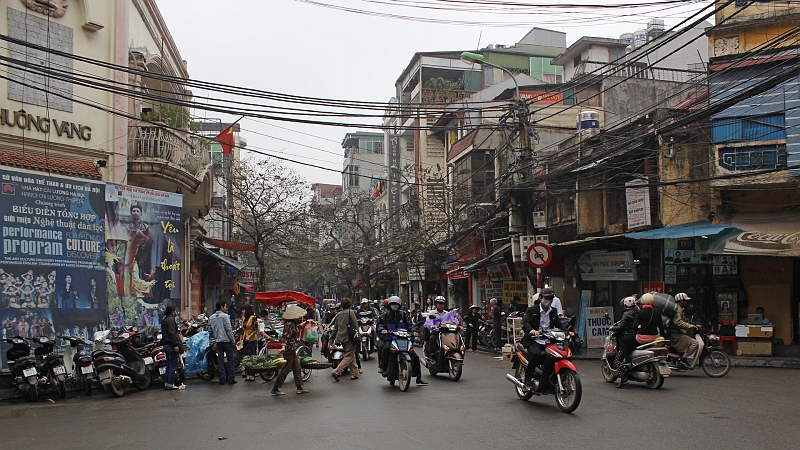 2014-03-20_10-16-41_vietnam2014.jpg - Gewusel